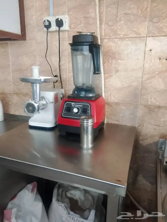 اغراض بوفيه خلاط. غاز 2.ساج شورما. اله تسخين. كاشير. غلايه 6
