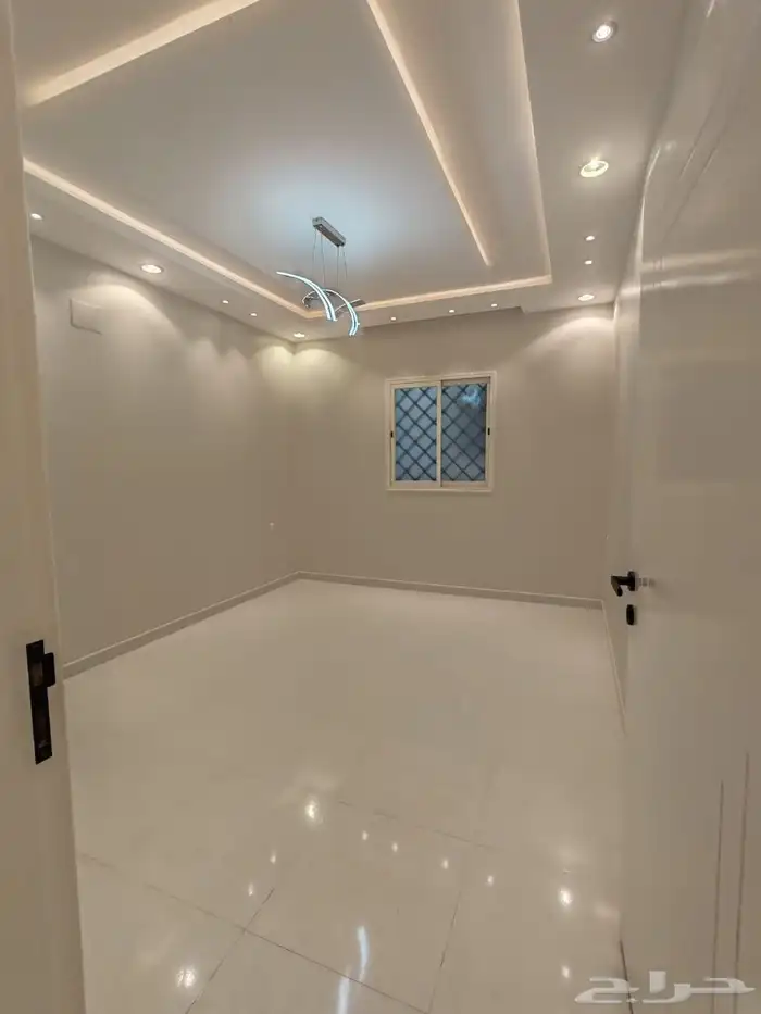للبيع روف درج داخلي وخارجي تشطيب vip موقع متميز خميس مشيط 3