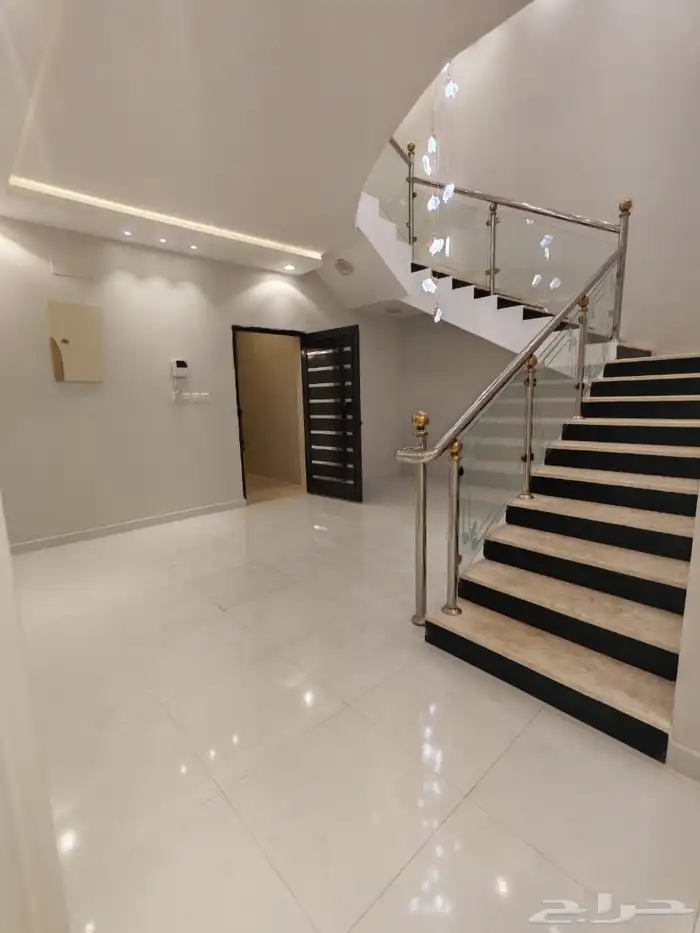 للبيع روف درج داخلي وخارجي تشطيب vip موقع متميز خميس مشيط 2