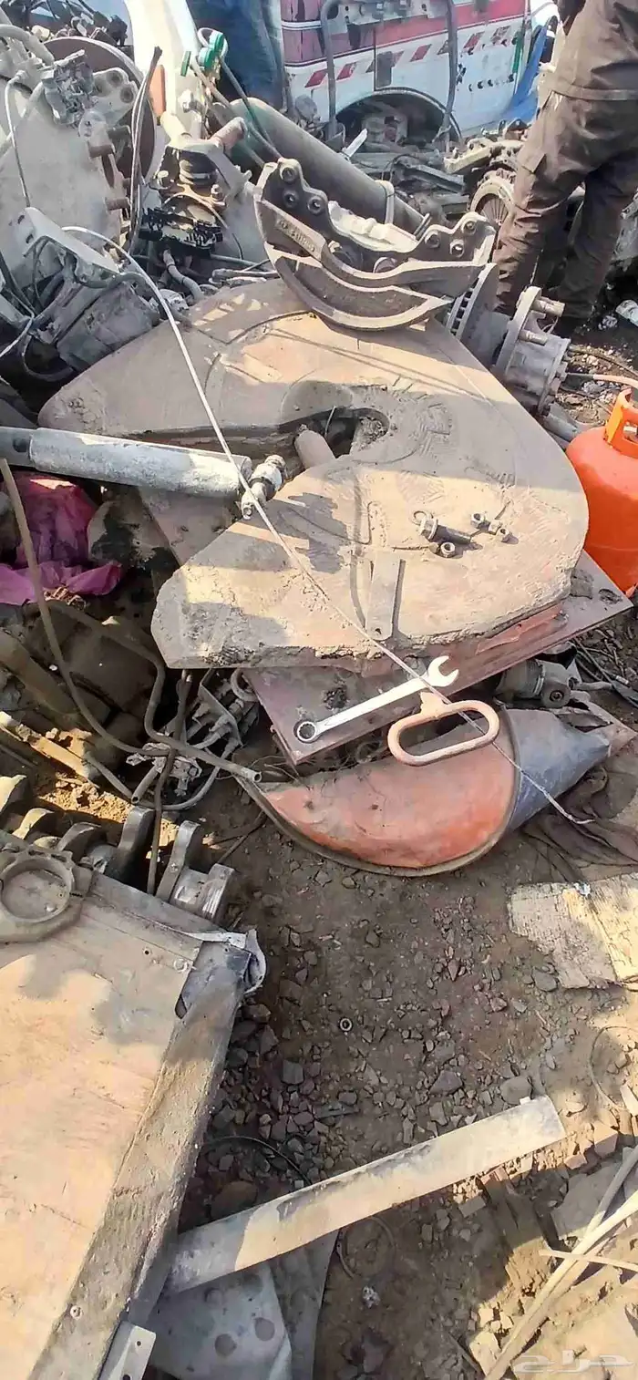 يوجد لدينا جميع انواع القطع التريلات 0