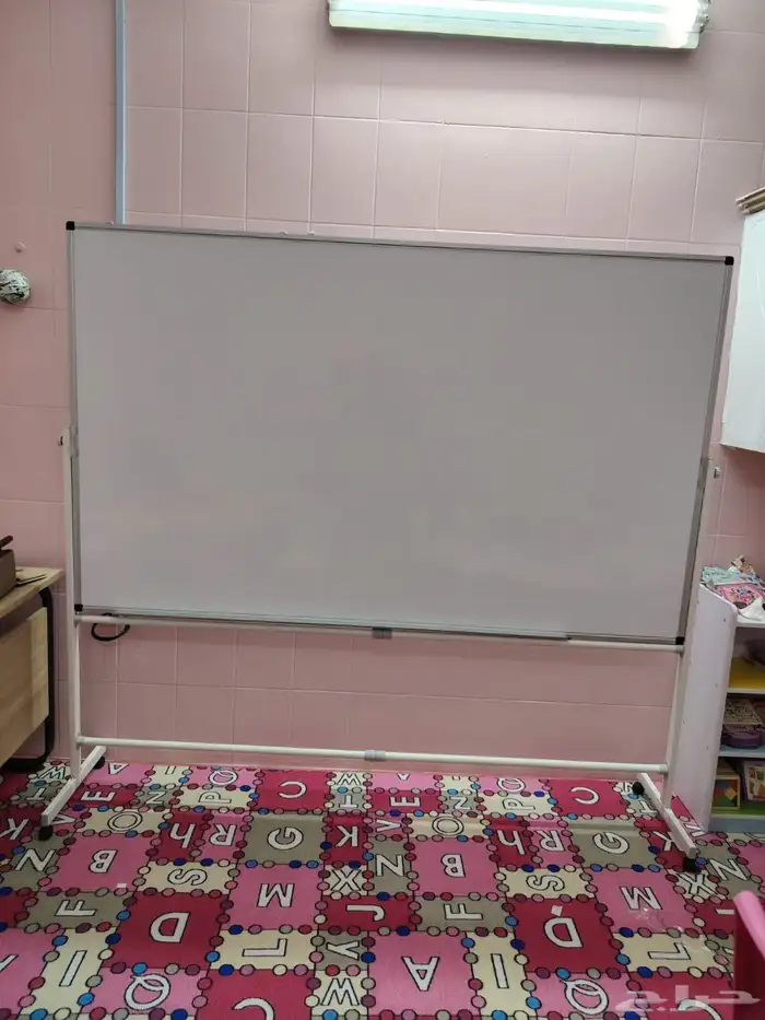 سبورات وطاولات وكراسي 1