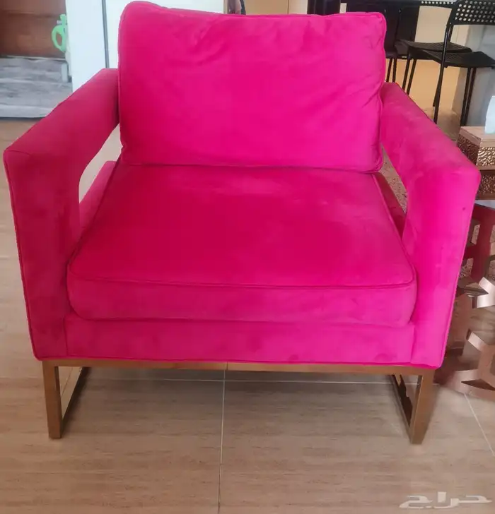 طقم كنب 3 مقاعد جيده جدا مع 2 كنبه مفرد 4