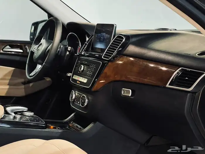 مرسيدس 2016 GLE400 بحاله ممتازه 8