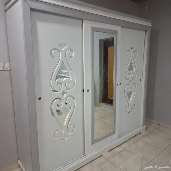 غرفة نوم دولاب وسرير وتسريحة و2 كمودينه 0