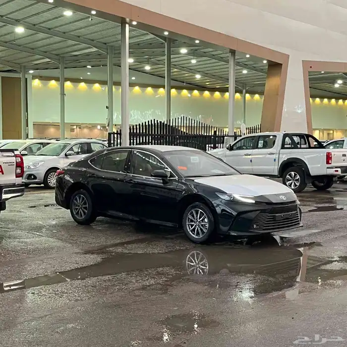 تويوتا كامري E 2025 1
