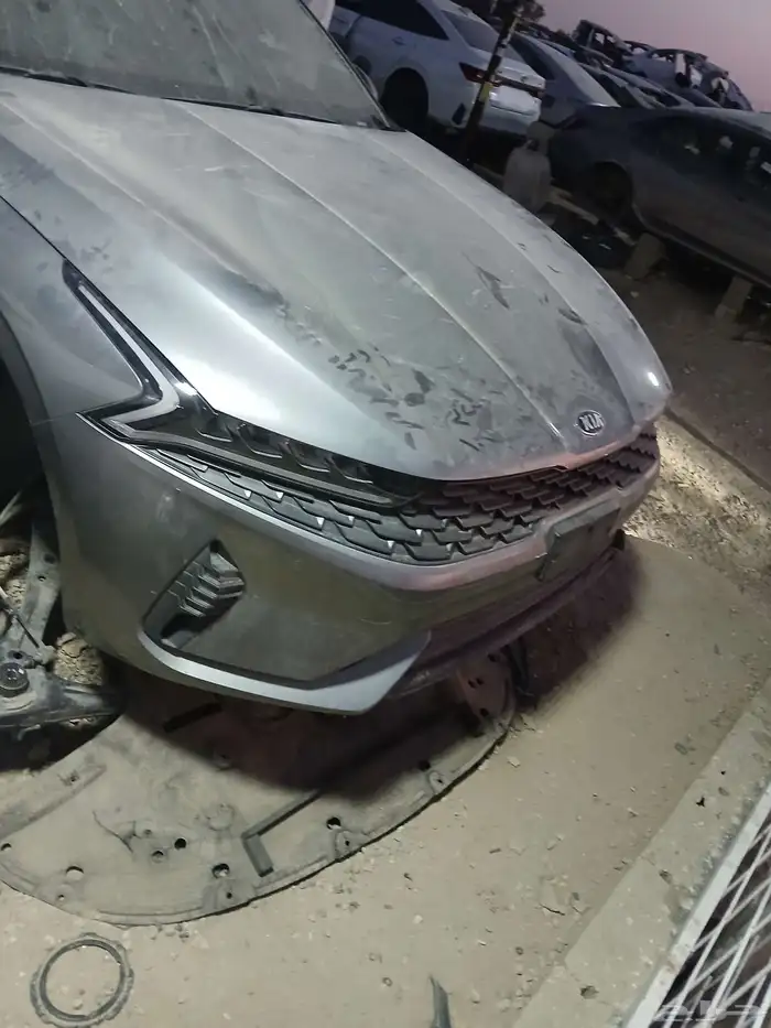 يوجد لدينا قطع غيار جميع السيارات 1
