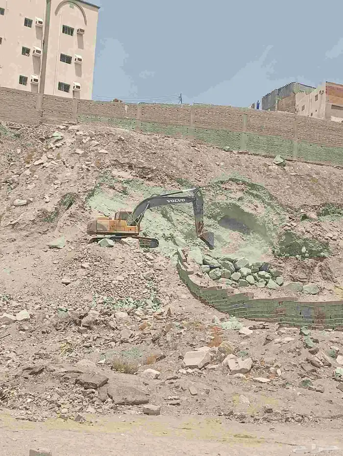 يوجد فك الصخور وبنيان حجر وقص اراضي 1