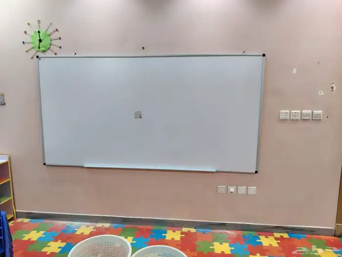 سبورات وطاولات وكراسي 2