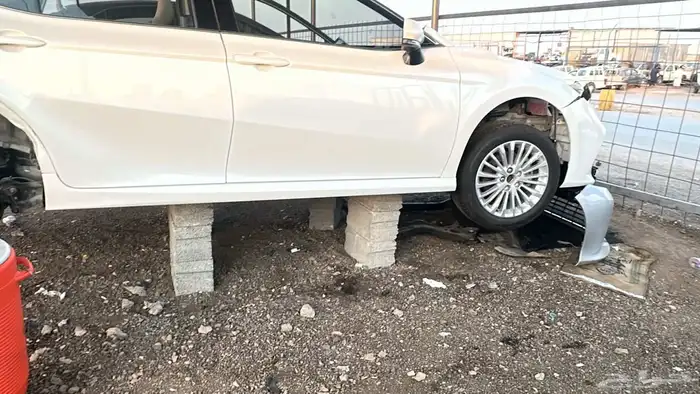 يوجد لدينا قطع غيار جميع السيارات 0