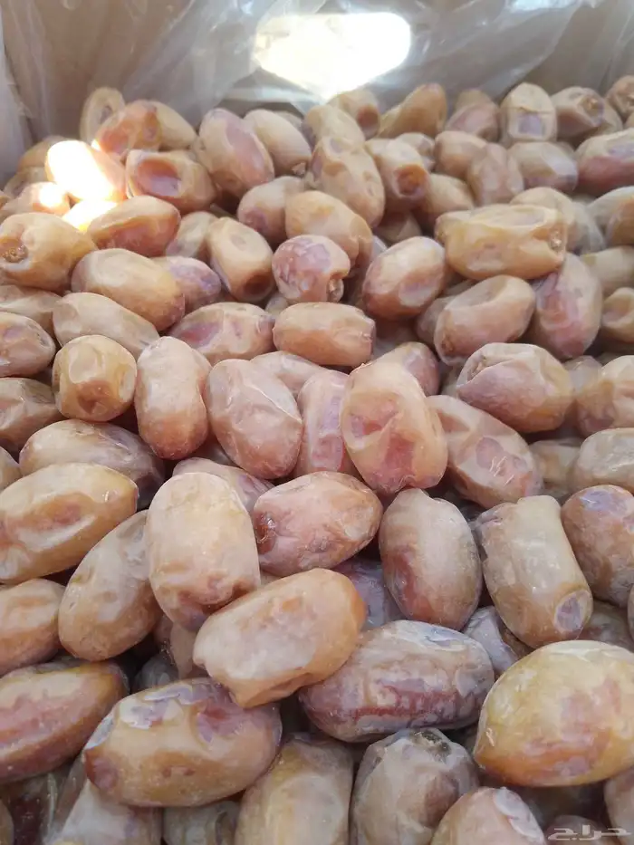 يوجد لدينا تمور فاخره للبيع اخلاص 1