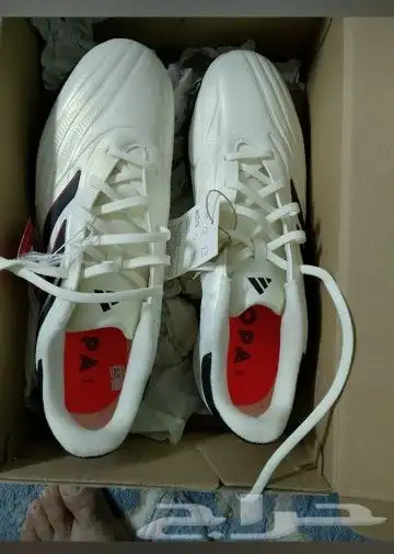 جزمة كورة اداديس خامة ممتازة استعمال خفيف 0