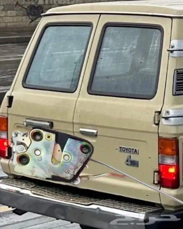 قفل الباب الخلفي لاندكوزر 0