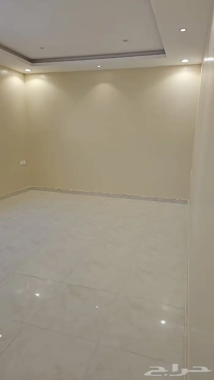 للبيع دور علوي جديد بحي الحزم 2