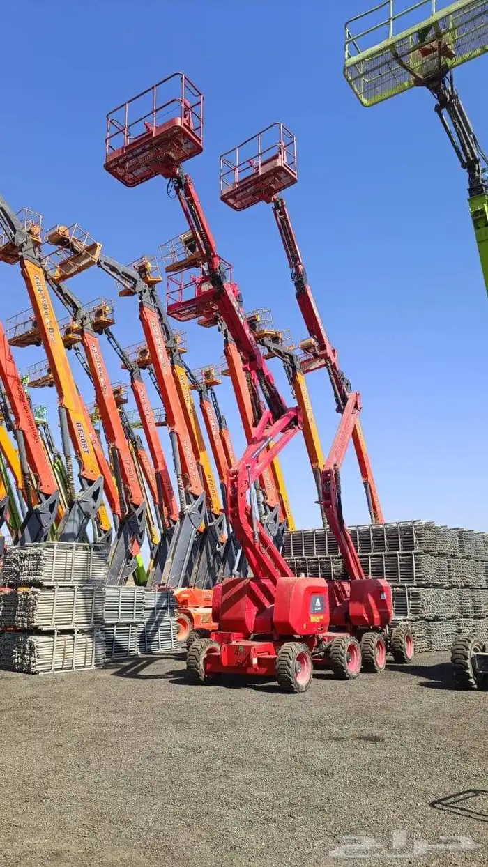 سيزرلفت و مانلفت للايجار manlift and scissor lift for rent 1