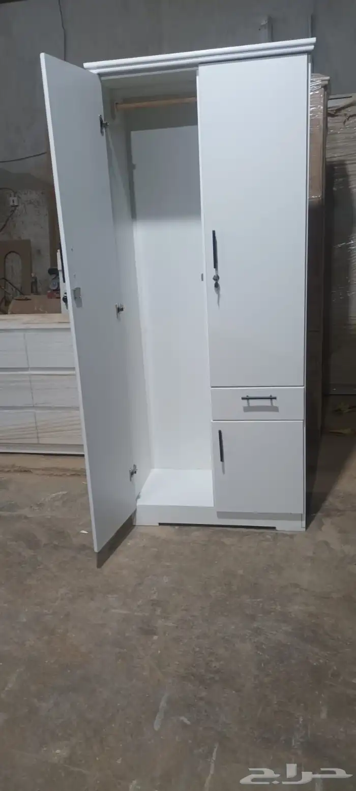 متوفر لدينا دواليب خشب 0