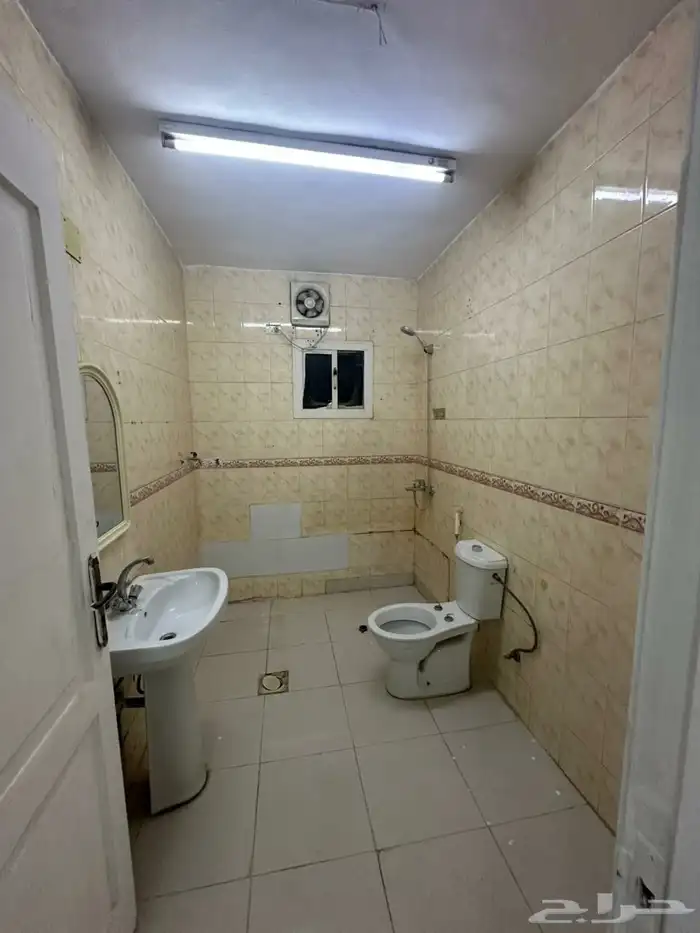 شقق عزاب للايجار الشهري والسنوي حي الرغامه مقابل جامعه الملك 1