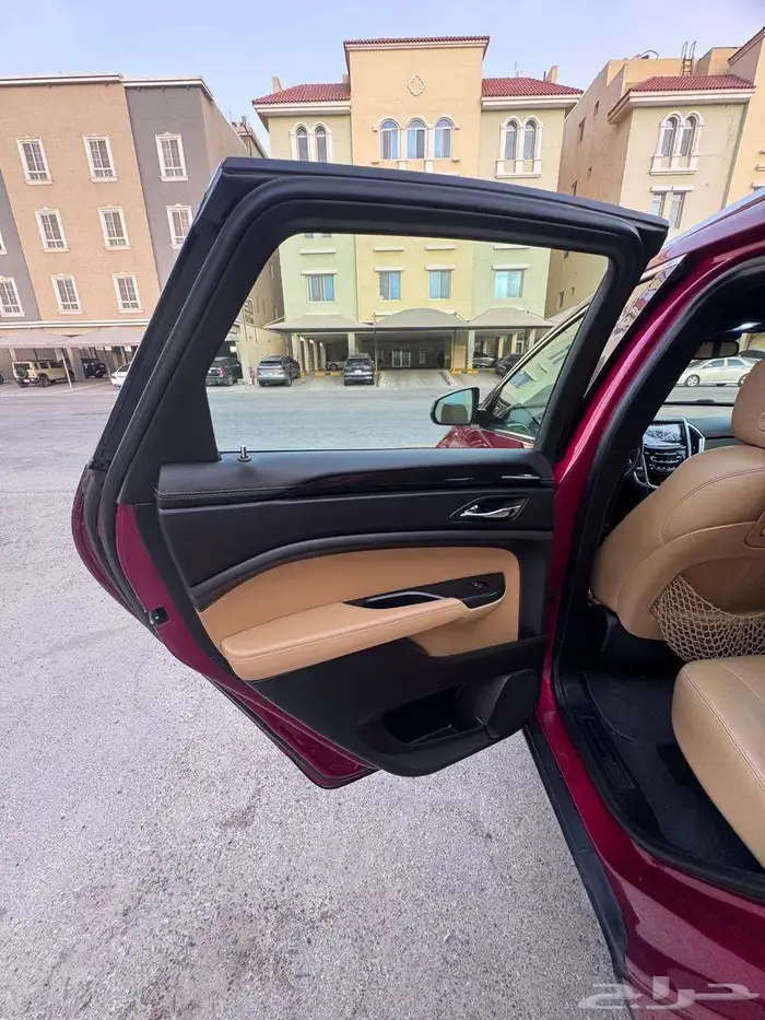لعشاق النظيف إليكم كاديلاك SRX4 موديل 2014 11