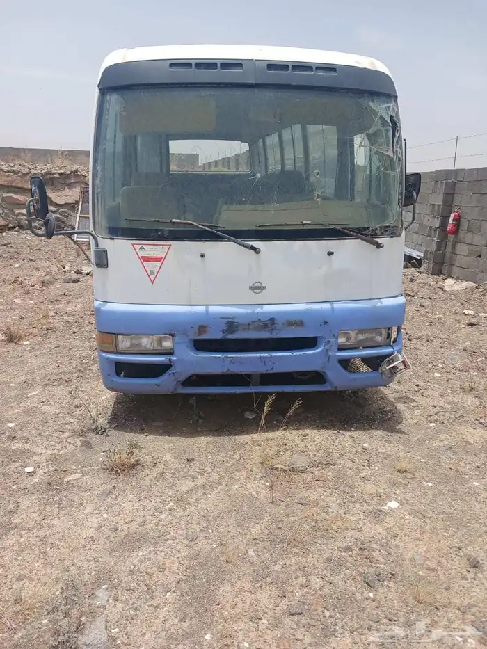 للبيع تشليح باص نيسان 2003 0