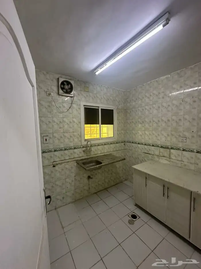 شقق عزاب للايجار الشهري والسنوي حي الرغامه مقابل جامعه الملك 2