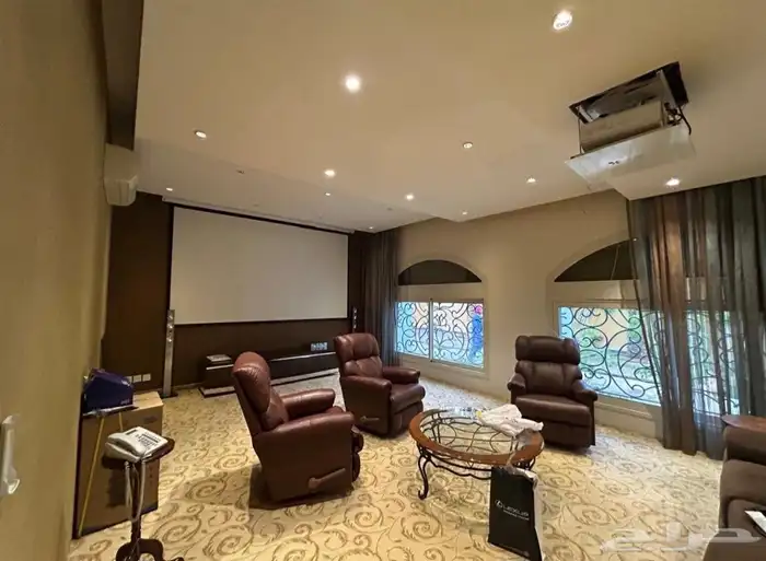 قصر زاوية واسع بسعر مميز بشمال الرياض في حي الفلاح 1360م 4