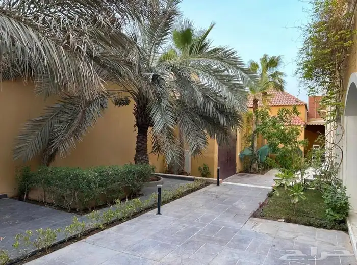 قصر زاوية واسع بسعر مميز بشمال الرياض في حي الفلاح 1360م 1