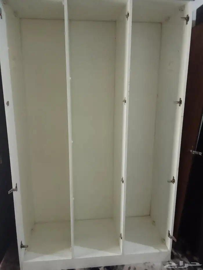 دولاب ثلاث ابواب نظيف جدا 0