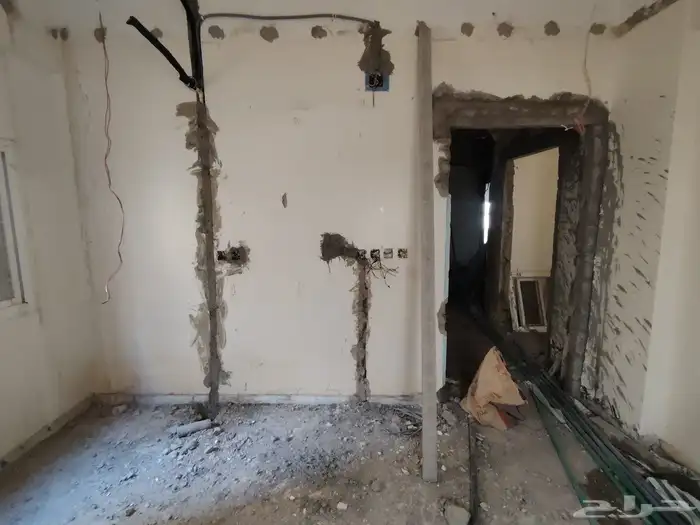 يوجد لدينا ترميم وتشتطيبات داخليه.و الخارجيه 8