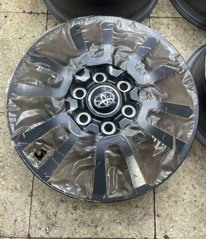 جنوط برادو مقاس 18 اصلي وكاله موديل 2025 4