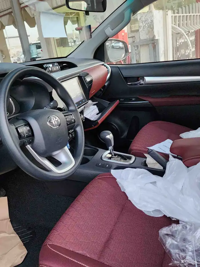 تويوتا هايلوكس غمارتين بنزين فل اوبشن 2025 8