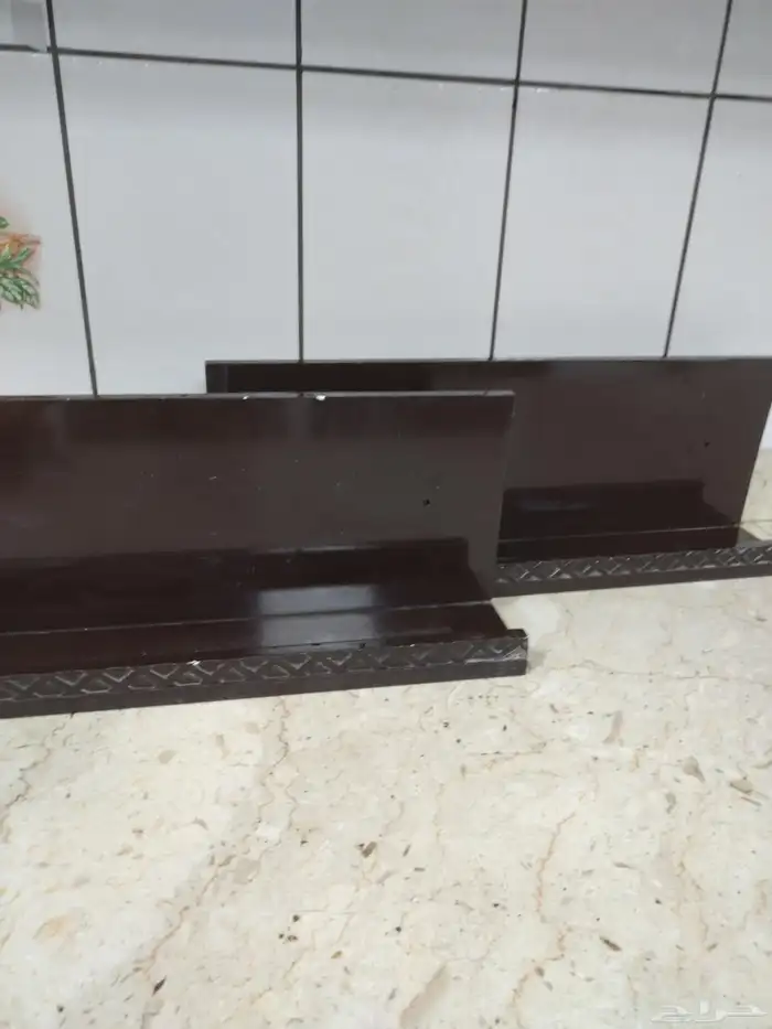 قدر ضغط ودولاب بوفيه وطاولات وعلب عطور ومودم ورفوف وشنطة مكي 7