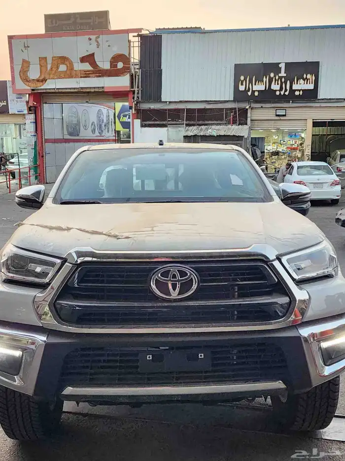 تويوتا هايلوكس غمارتين بنزين فل اوبشن 2025 1