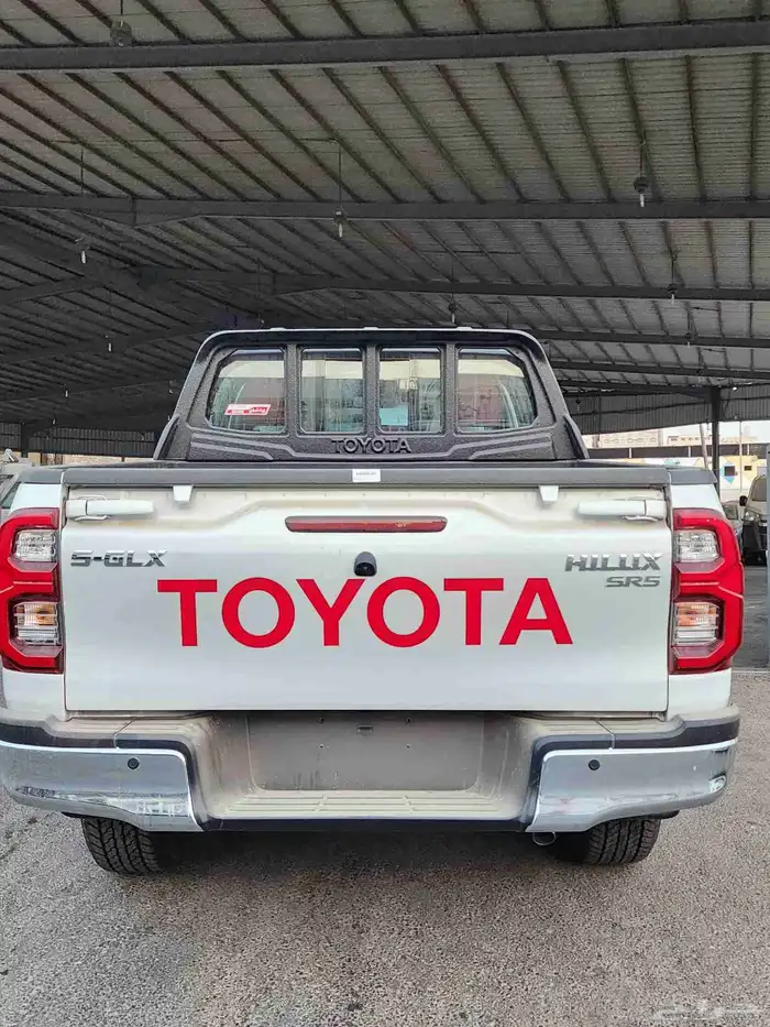 تويوتا هايلوكس غمارتين بنزين فل اوبشن 2025 3