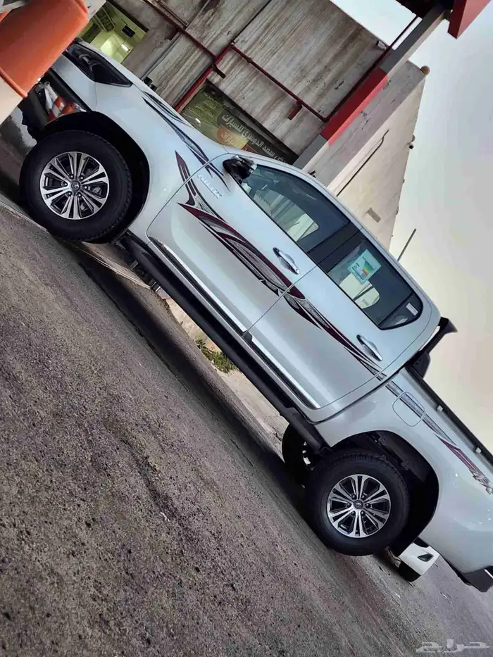 تويوتا هايلوكس غمارتين بنزين فل اوبشن 2025 4