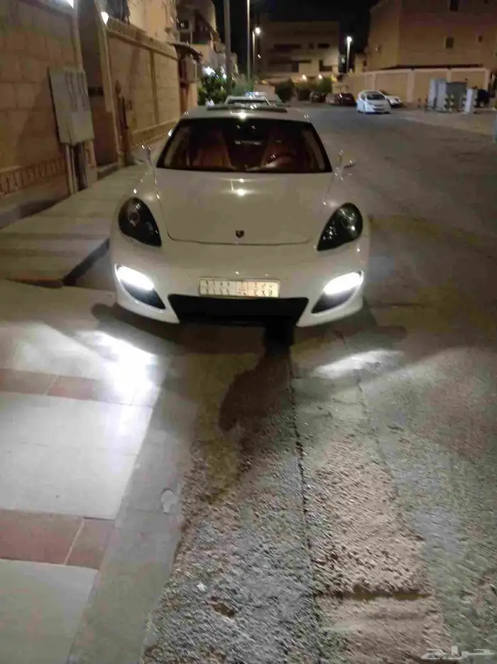 النوع بورش بانامير الون الخارجي ابيض ألون الداخلي جملي فاتح 2