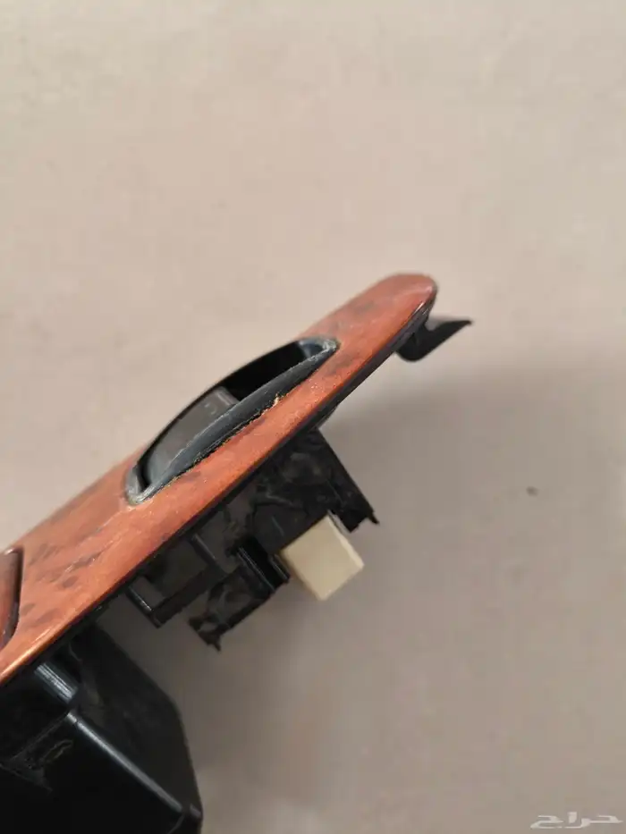 ديكور تحكم زجاج خلفي كامري 2003 الي 2006 اصلي مستخدم 1