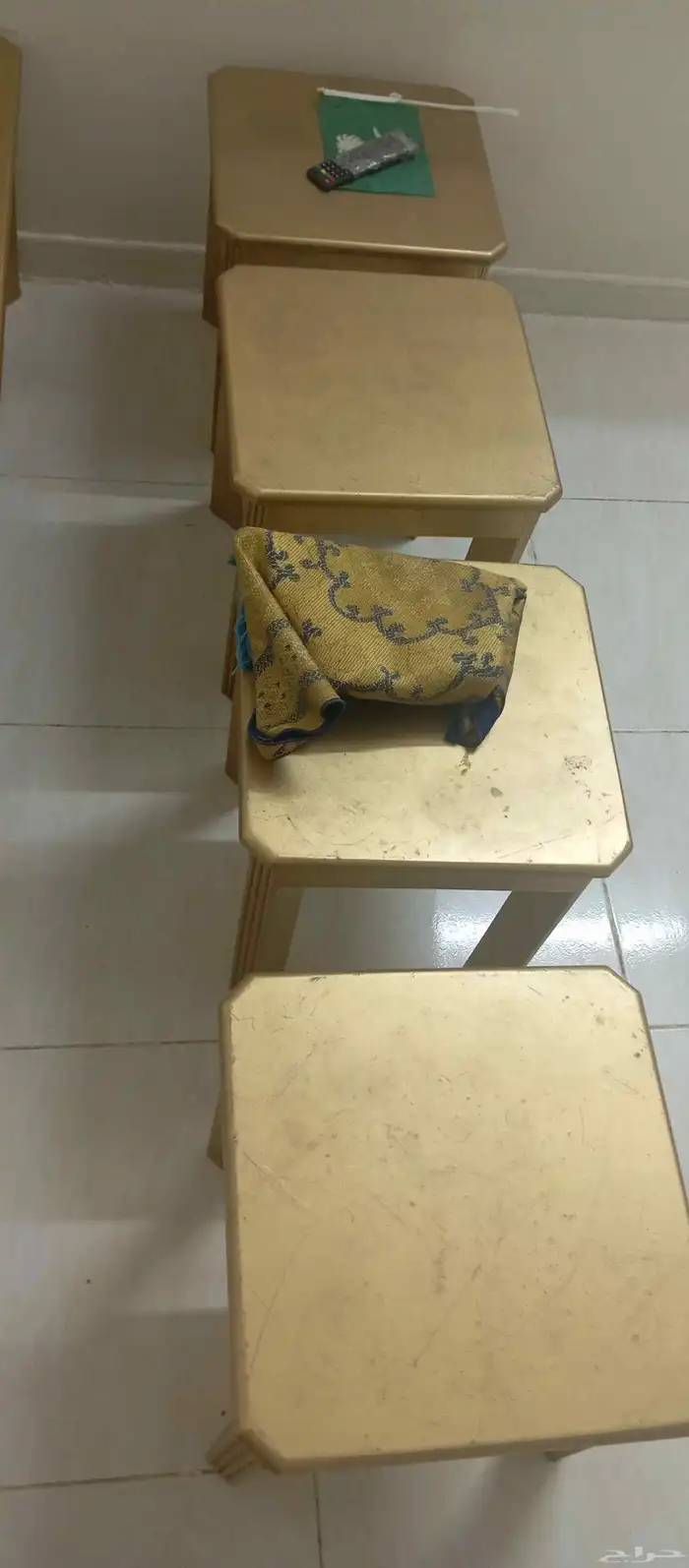 طاولاه ومصات للبيع 1