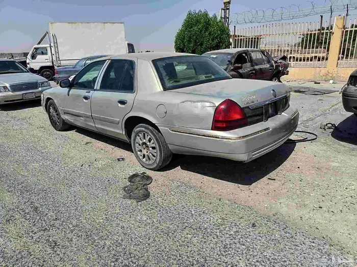 جراند ماركيز 2008 تشليح قطع غيار 4