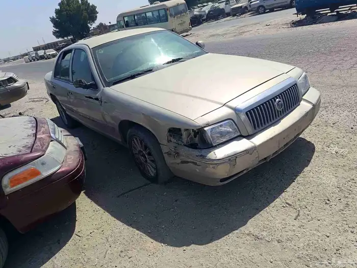 جراند ماركيز 2008 تشليح قطع غيار 1