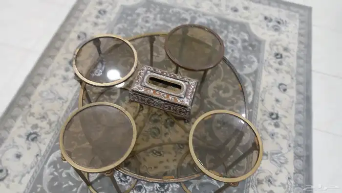 طاولات للبيع 0