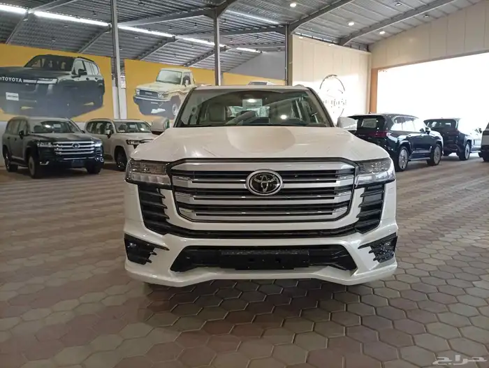 تويوتا لاندكروزر GXR L5 2025 0