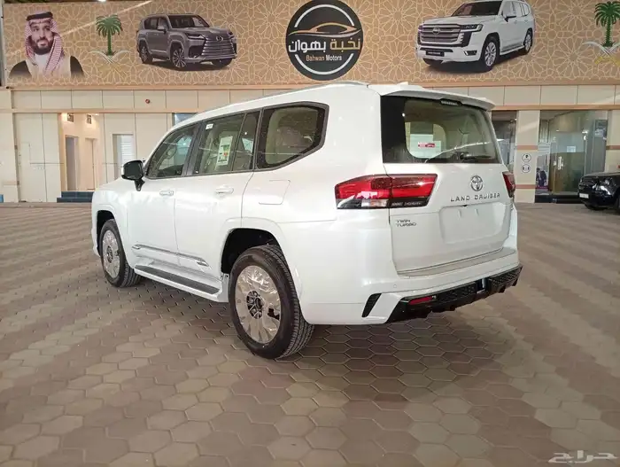 تويوتا لاندكروزر GXR L5 2025 3