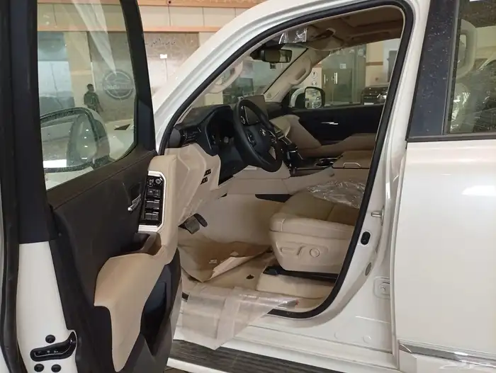 تويوتا لاندكروزر GXR L5 2025 6