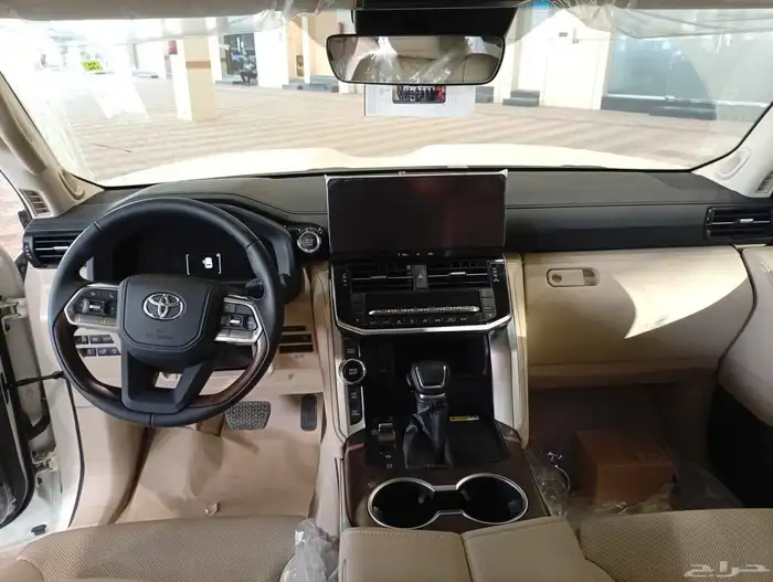تويوتا لاندكروزر GXR L5 2025 9