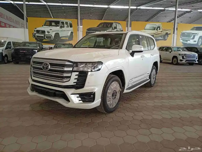 تويوتا لاندكروزر GXR L5 2025 1