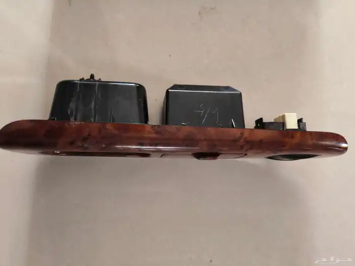 ديكور تحكم زجاج خلفي كامري 2003 الي 2006 اصلي مستخدم 2