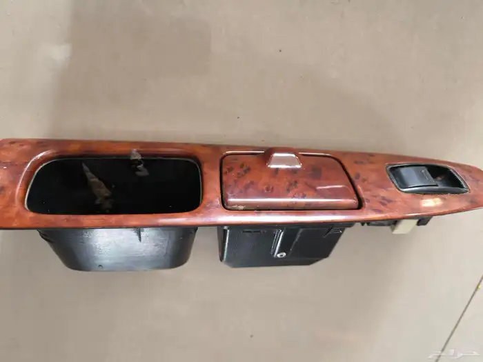 ديكور تحكم زجاج خلفي كامري 2003 الي 2006 اصلي مستخدم 0