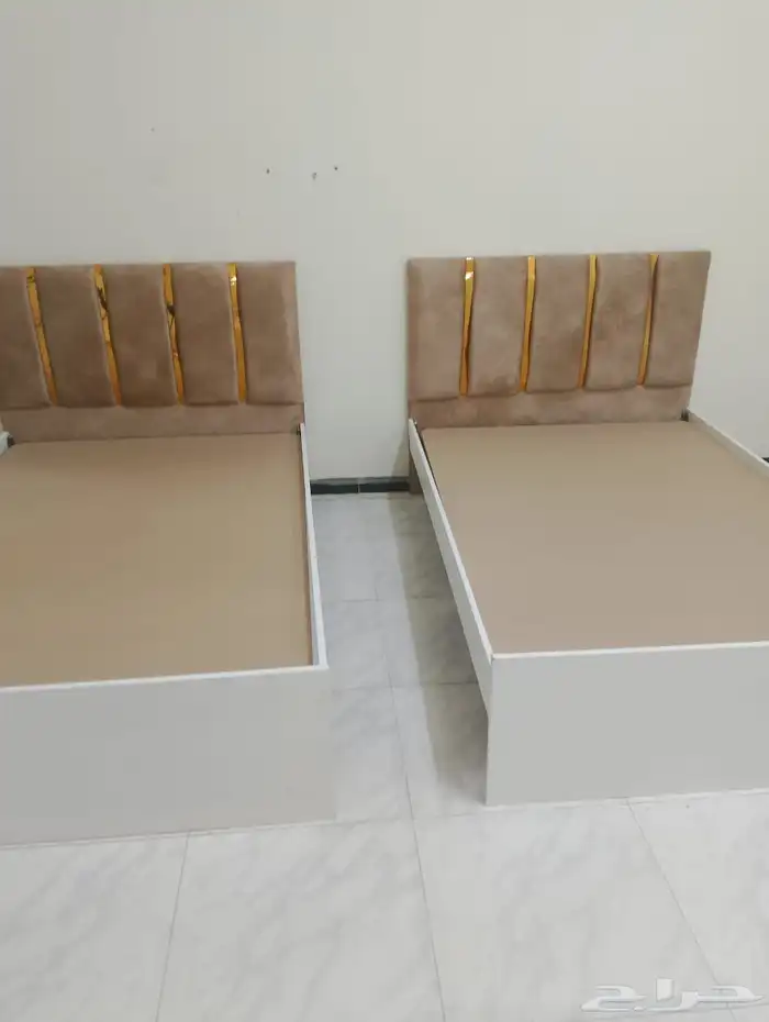 السلام عليكم يوجد لديناء جميع انواع السرير للتوصل 0