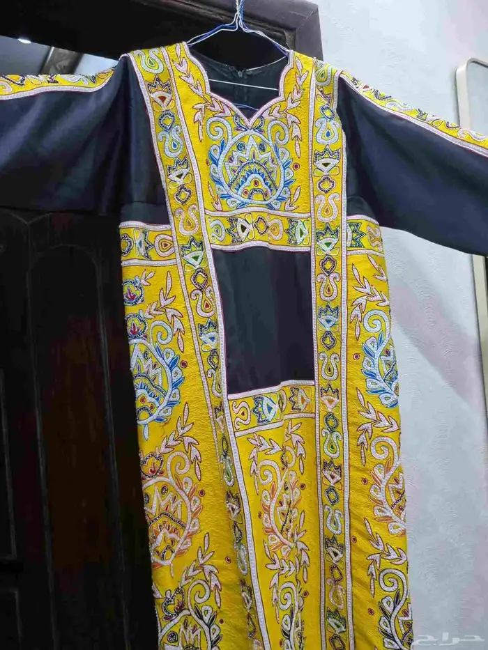 ثوب شعبي جديد تم تفصيله ب 2000 ريال سعودي ولم يلبس 0