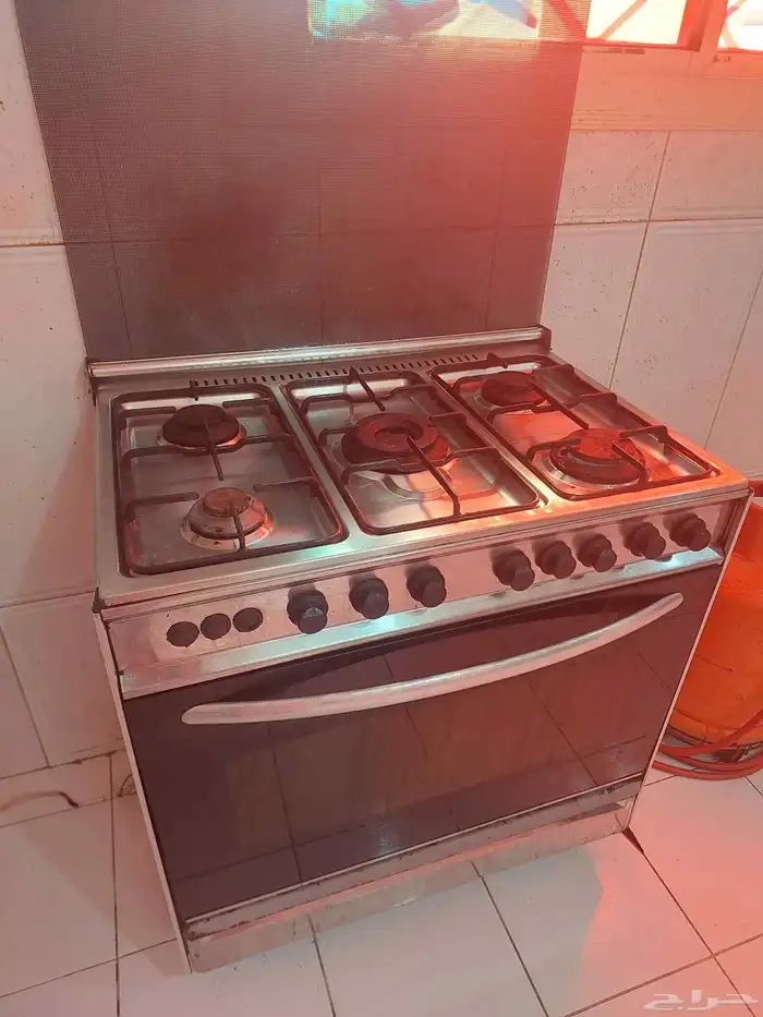 مكيفات بحاله ممتازه وفرن غاز للبيع 0