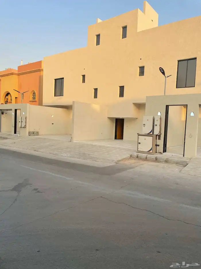 دور ارضي بحي السويدي الغربي للبيع 0